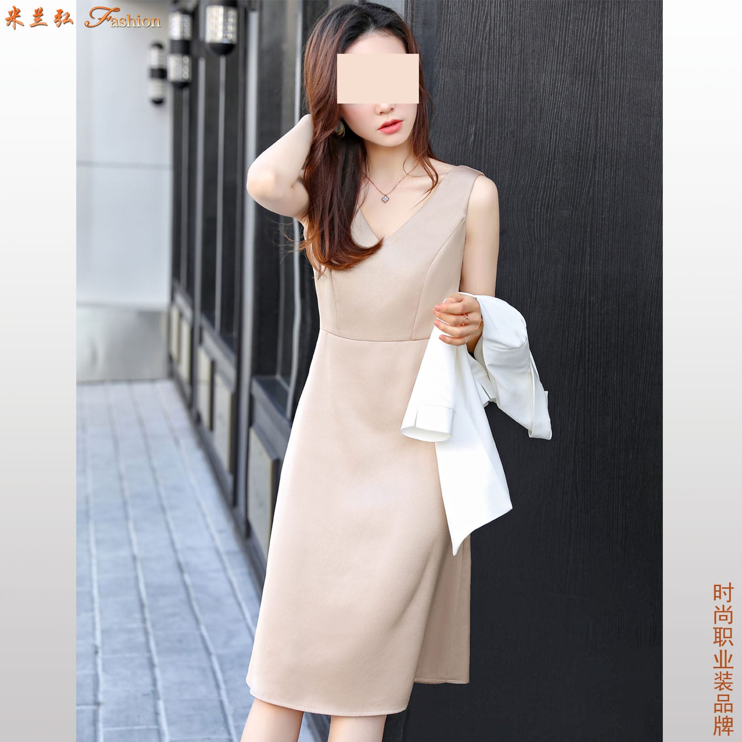 /static/upload/image/zhiyezhuangSPlyq/黄金柜台销售工作服订制.jpg
